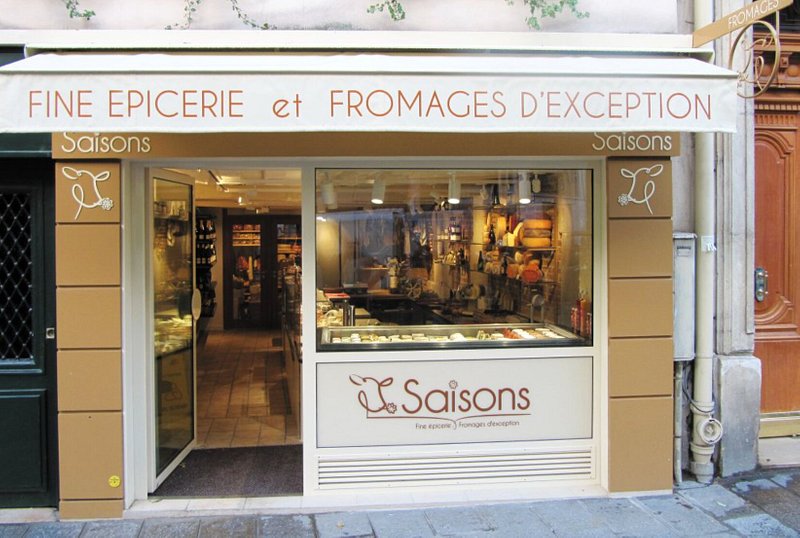 Entrance of Saisons Fromagerie in Paris
