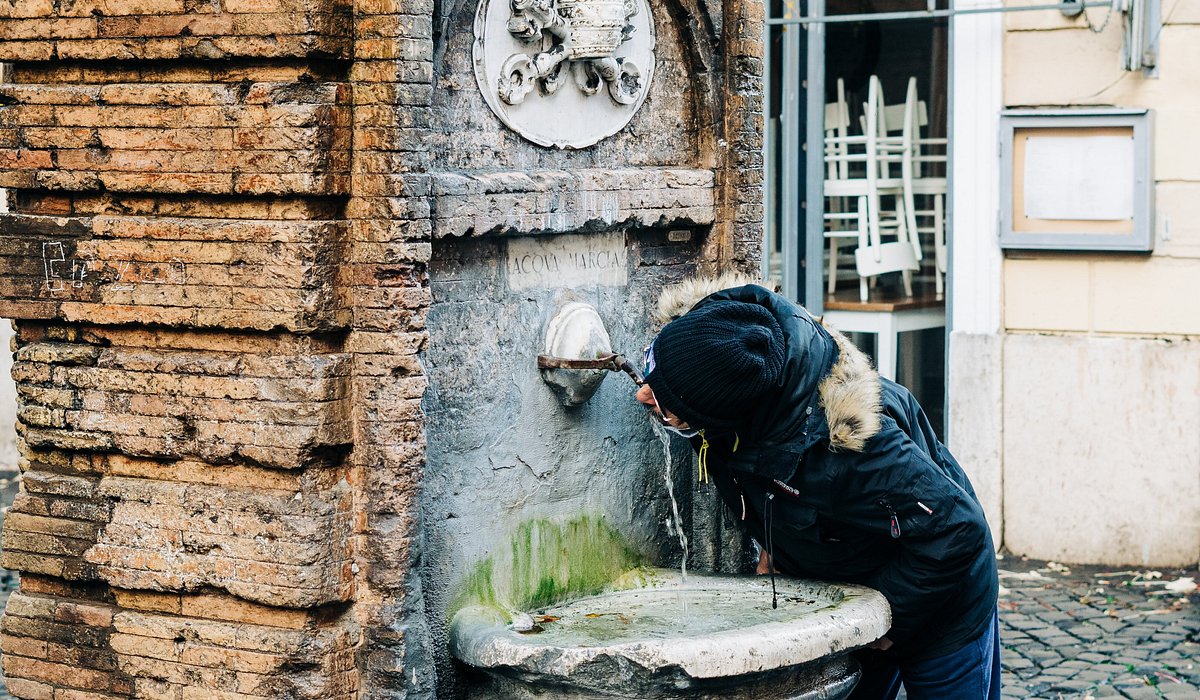 Italy's First Free Wine Fountain - The Finest Italian Wine