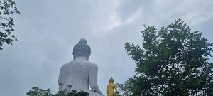 Grande Statua Buddha Stato Costruito Un'alta Collina Phuket Thailandia Può  — Foto Editoriale Stock © sotnikov_mikhail@mail.ru #256563774