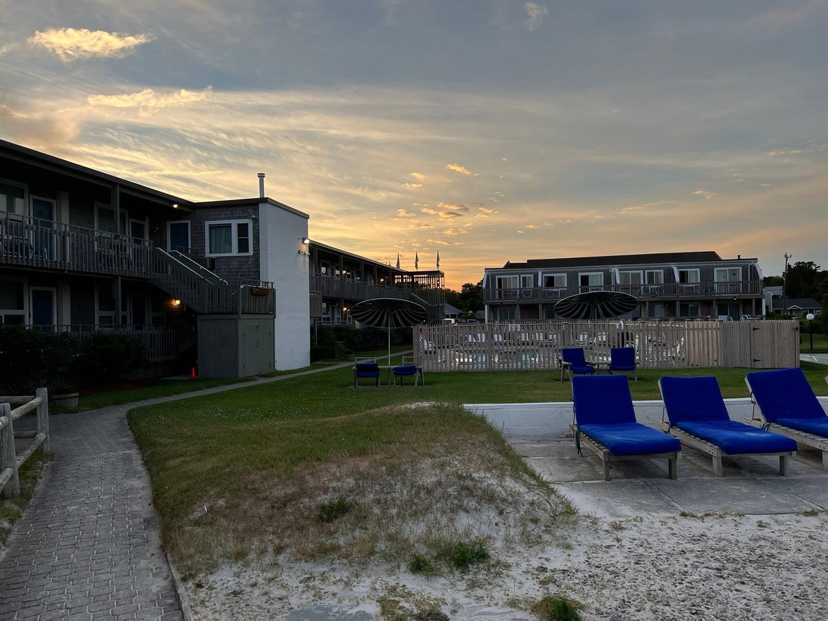 Surfcomber On The Ocean - Prices & Motel Reviews (cape Cod South 