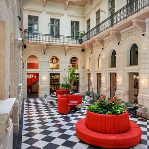 Hotel Oktogon Haggenmacher in Budapest, image may contain: Shopping Mall, Floor, City, Indoors