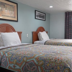 Best Way Inn’s Standard Double rooms offer you well equipped plush comfort complete with two full-size Queen beds for extra room and comfort.

What’s Included:
- Wifi
- Cable TV & HBO 
- Air condition 
- Remodeled room and Bathrooms 