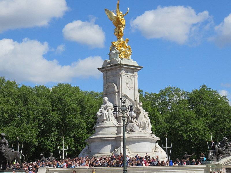 Where is the best place to stand and watch Changing the Guard in London?