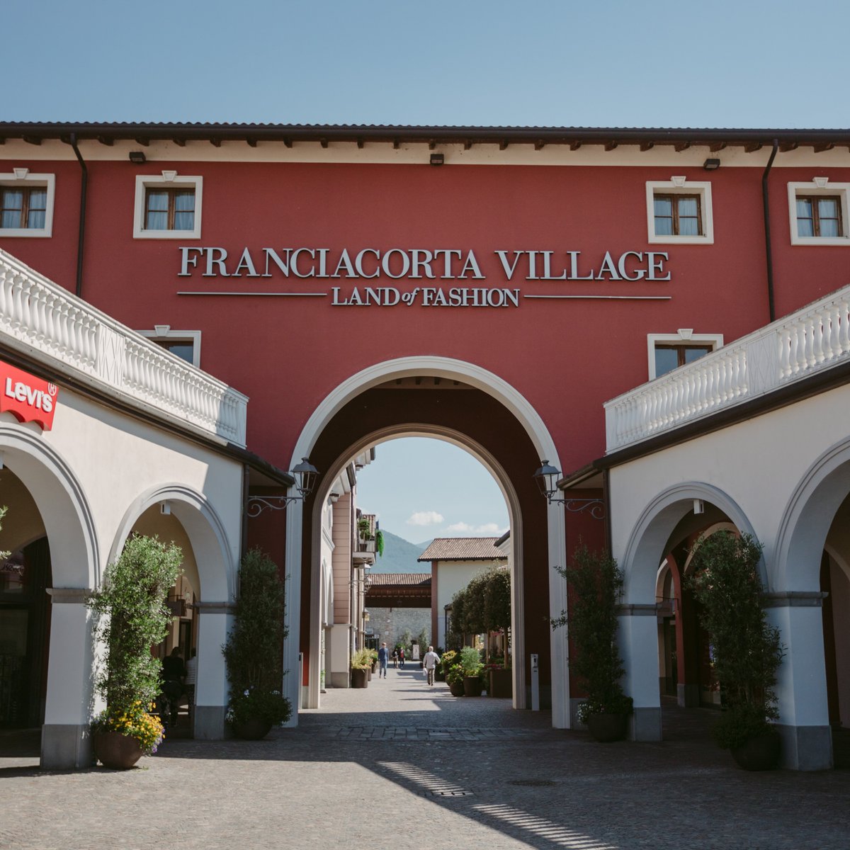 FRANCIACORTA VILLAGE. 