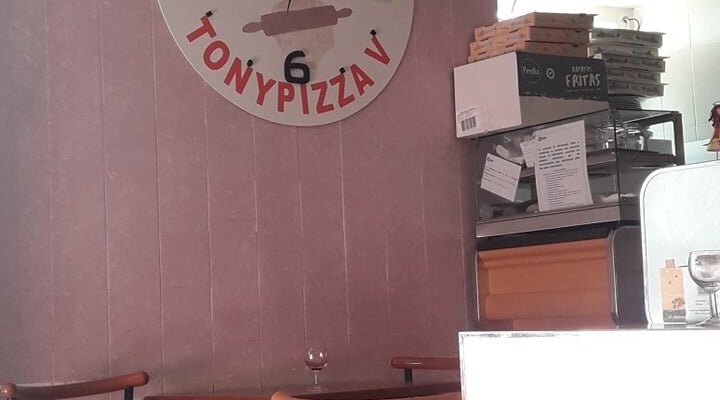 Interior, a primeira sala.