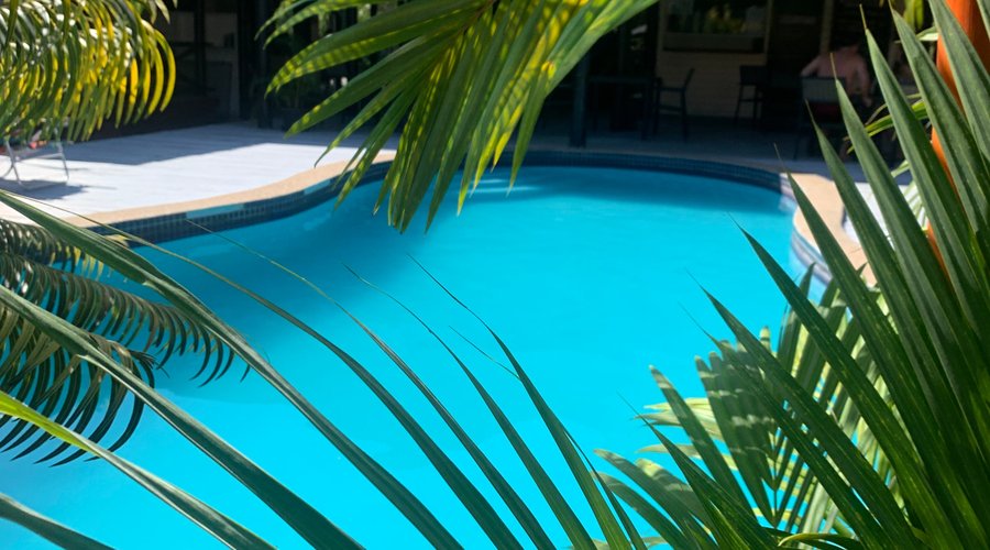 Beautiful setting by the pool and clean and spacious rooms