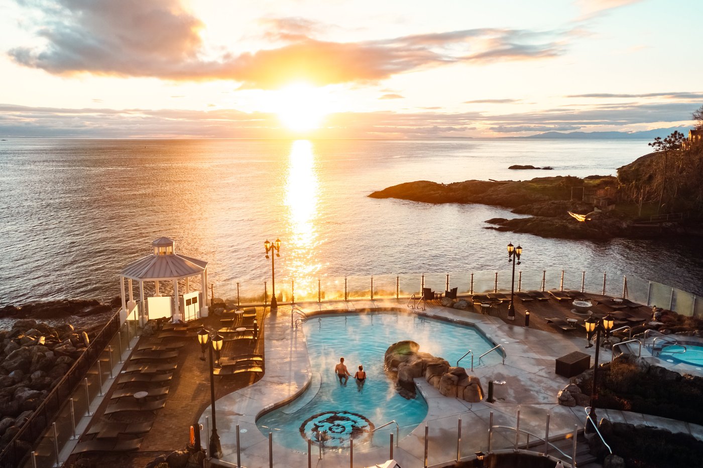 Oak Bay Beach Hotel Pool: Pictures & Reviews - Tripadvisor