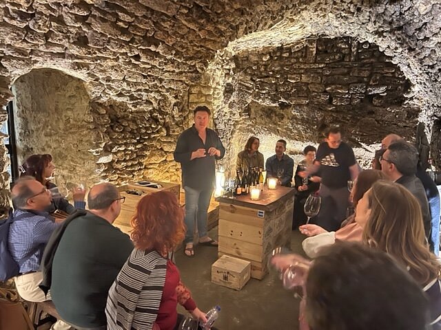 Shopping itineraries in Les Caves Particulières in October