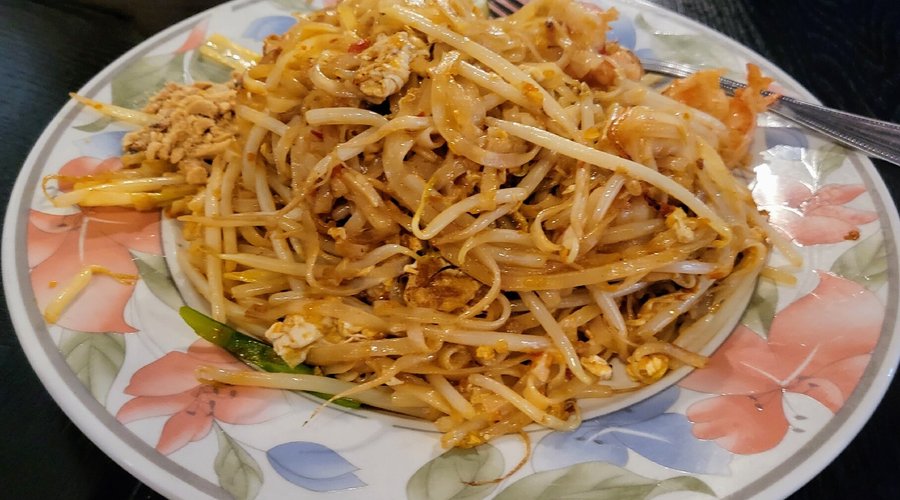 Shrimp Pad Thai $13...oh so delicious 😋