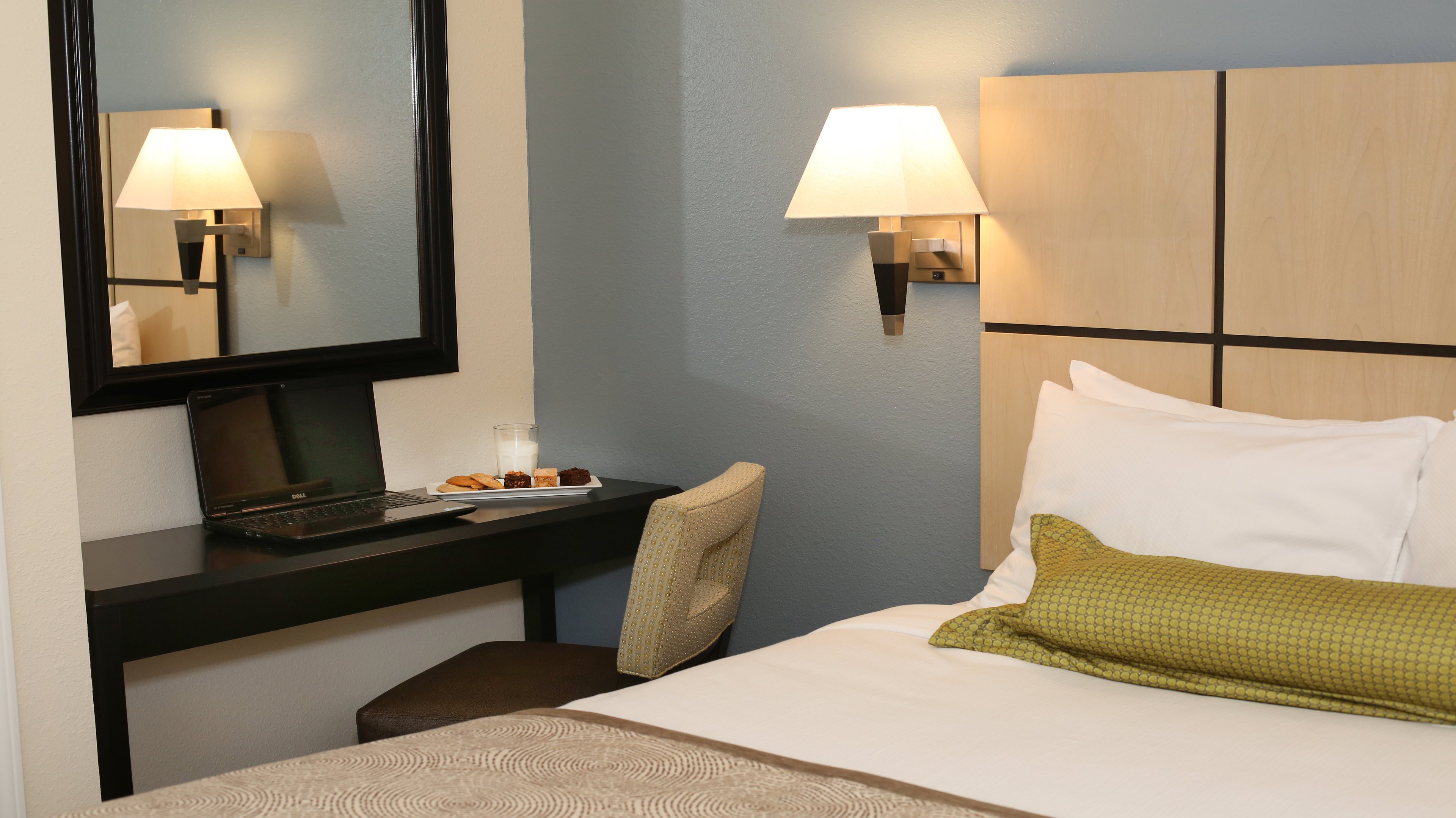 CANDLEWOOD SUITES EAST LANSING AN IHG HOTEL 82 1 0 2 Prices   One Bedroom Suite Bedroom 