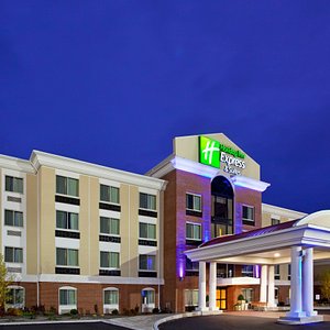 Holiday Inn Express Across from Niagara Falls Airport (IAG)