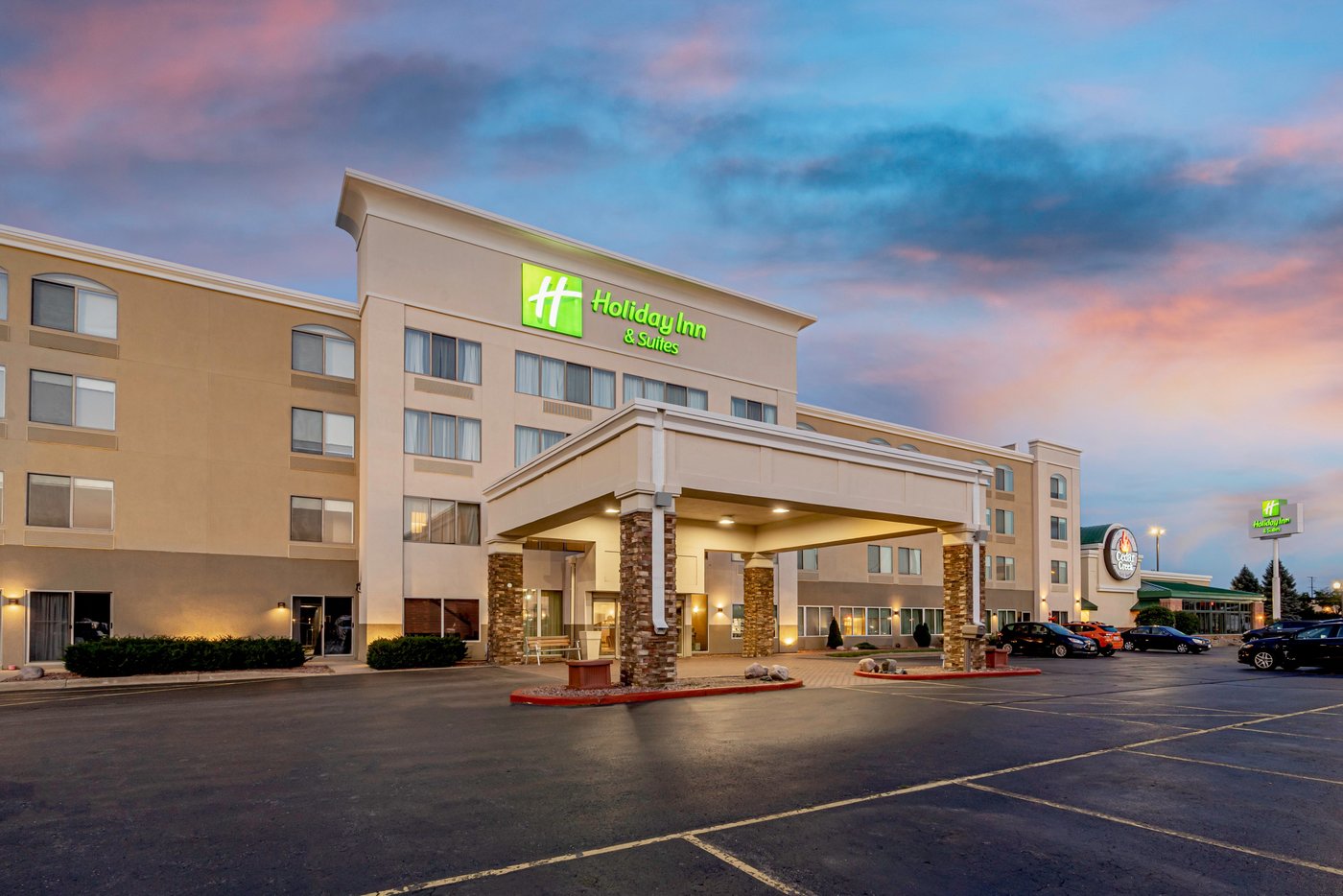 HOLIDAY INN & SUITES WAUSAU-ROTHSCHILD, AN IHG HOTEL $132 ($̶1̶4̶4̶ ...