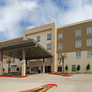 New Holiday Inn Express and Suites Lake Charles South