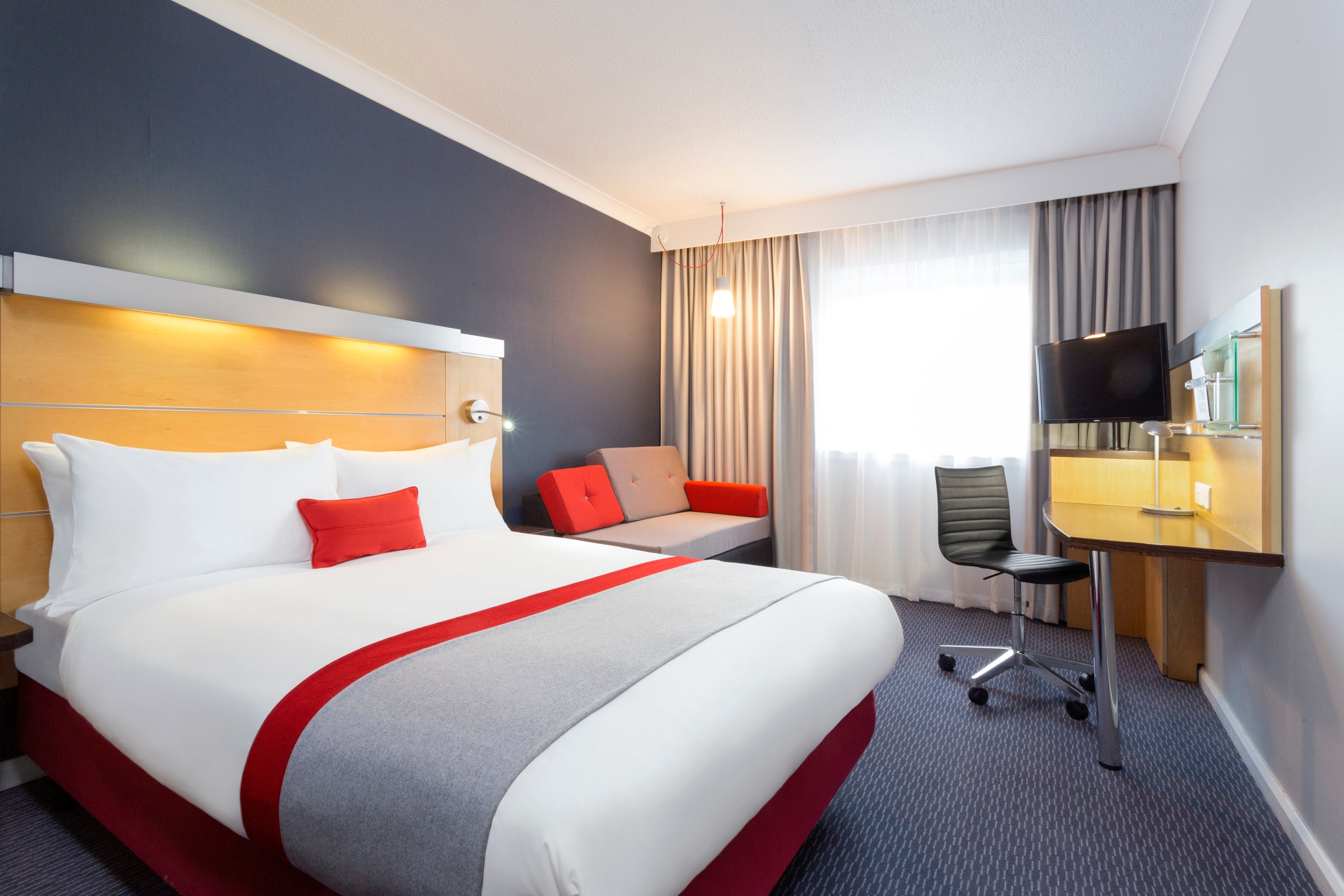 HOLIDAY INN EXPRESS SOUTHAMPTON M27, JCT.7, AN IHG HOTEL $74 ($̶9̶6̶ ...