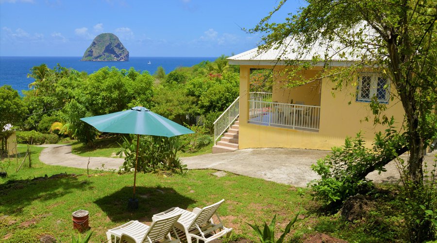 Vue du Rocher du Diamant depuis le jardin de la villa N°3
