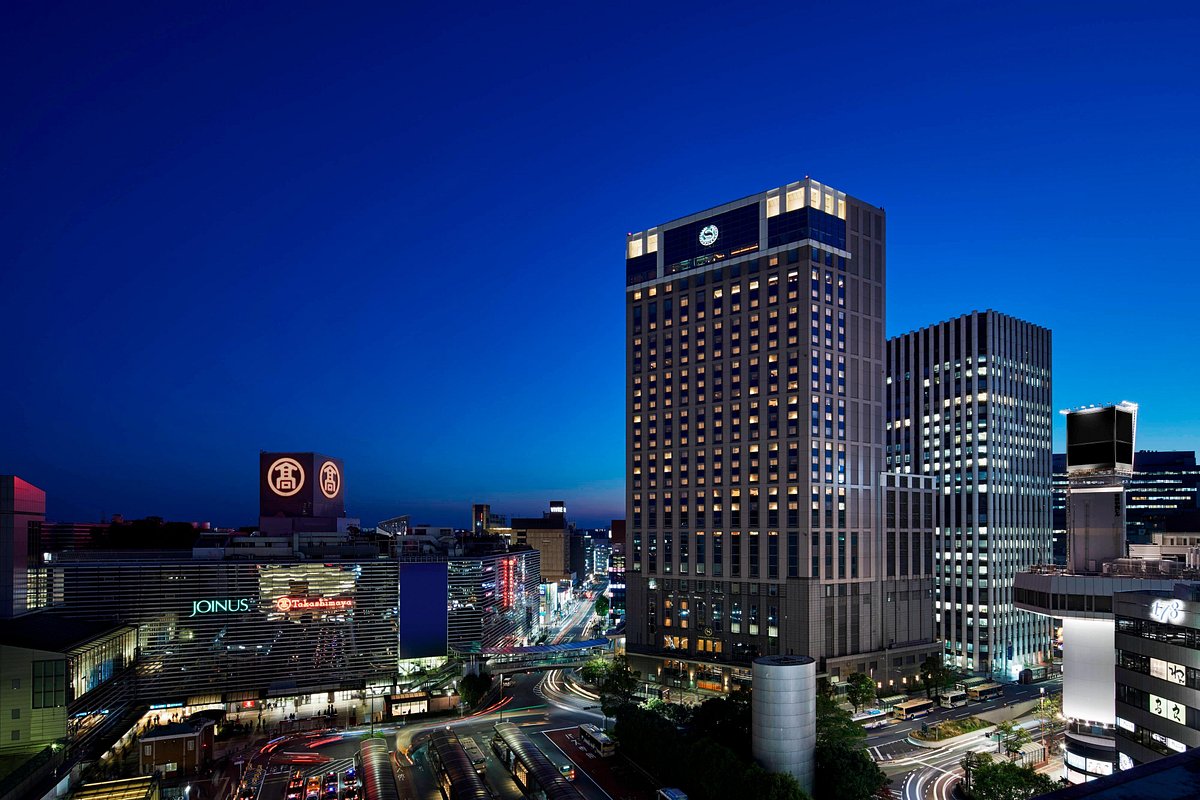 橫濱灣喜來登大飯店，位於橫濱的飯店