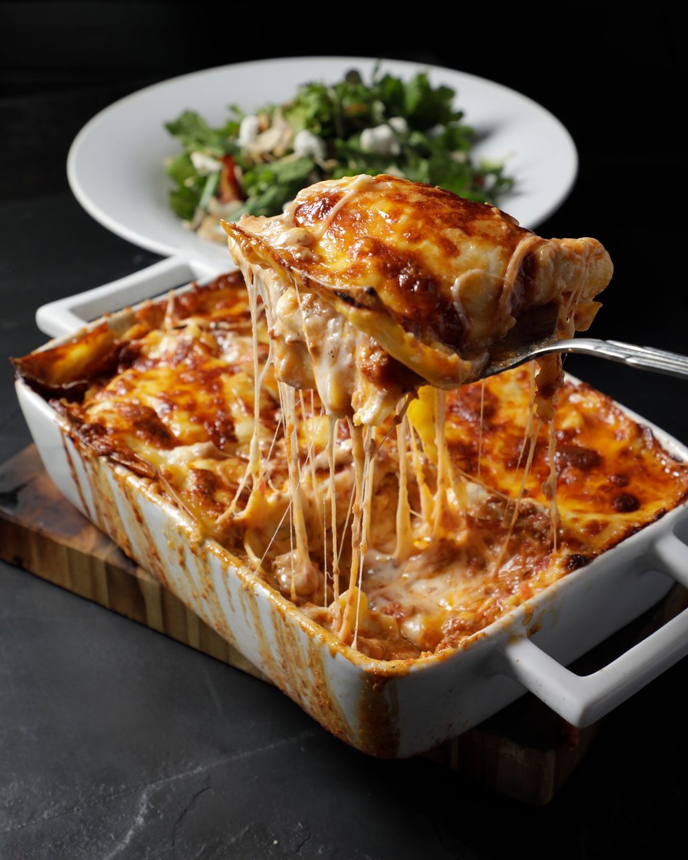 Lasagna bolognesa, bechamel y pecorino