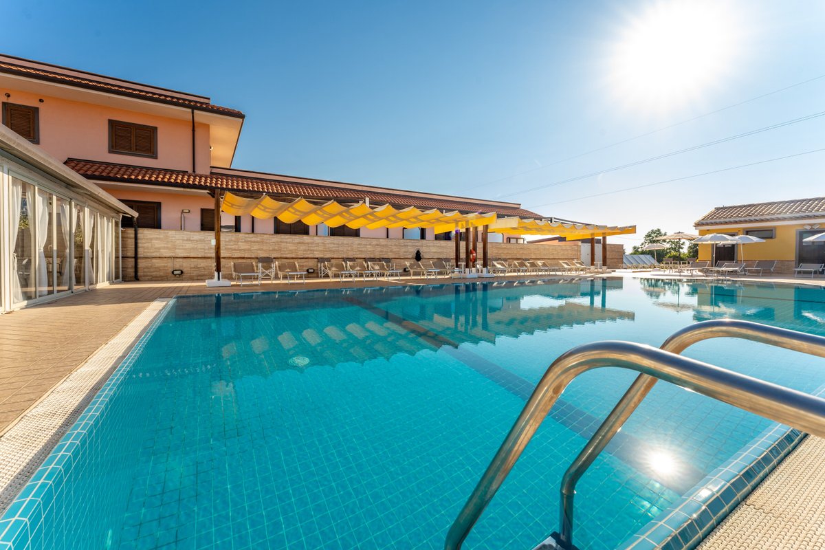 La Terra Dei Sogni Country Hotel Pool Pictures & Reviews - Tripadvisor