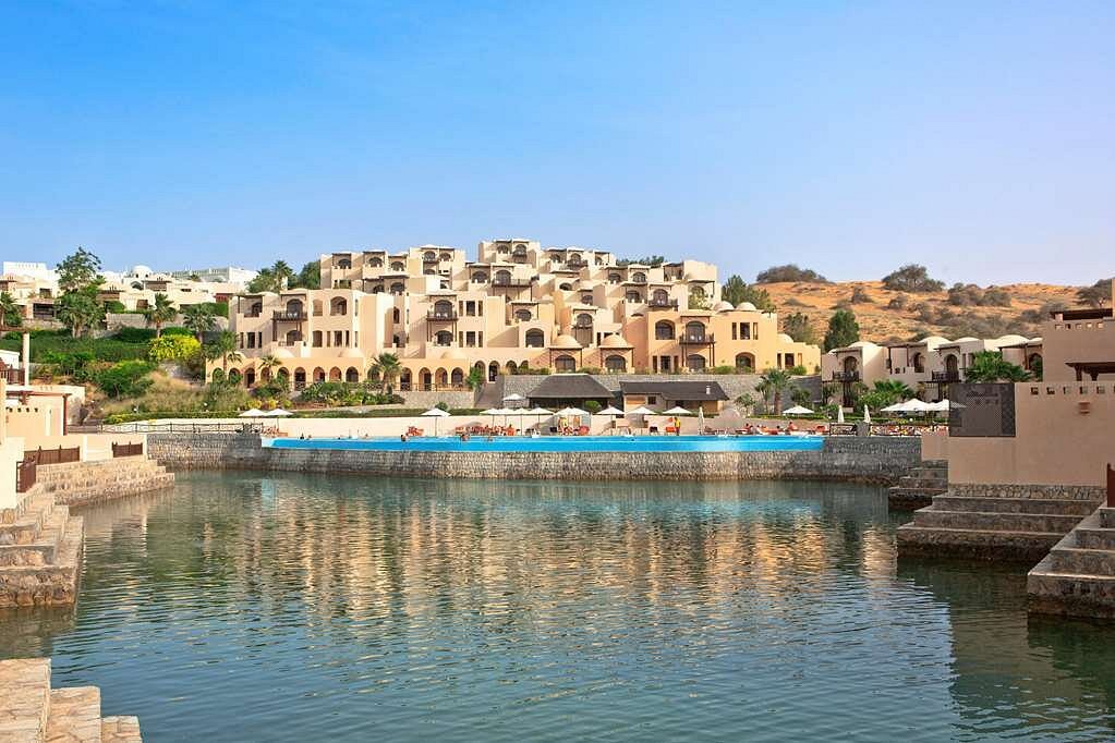 The Cove Rotana Resort, hotel en Medio Oriente