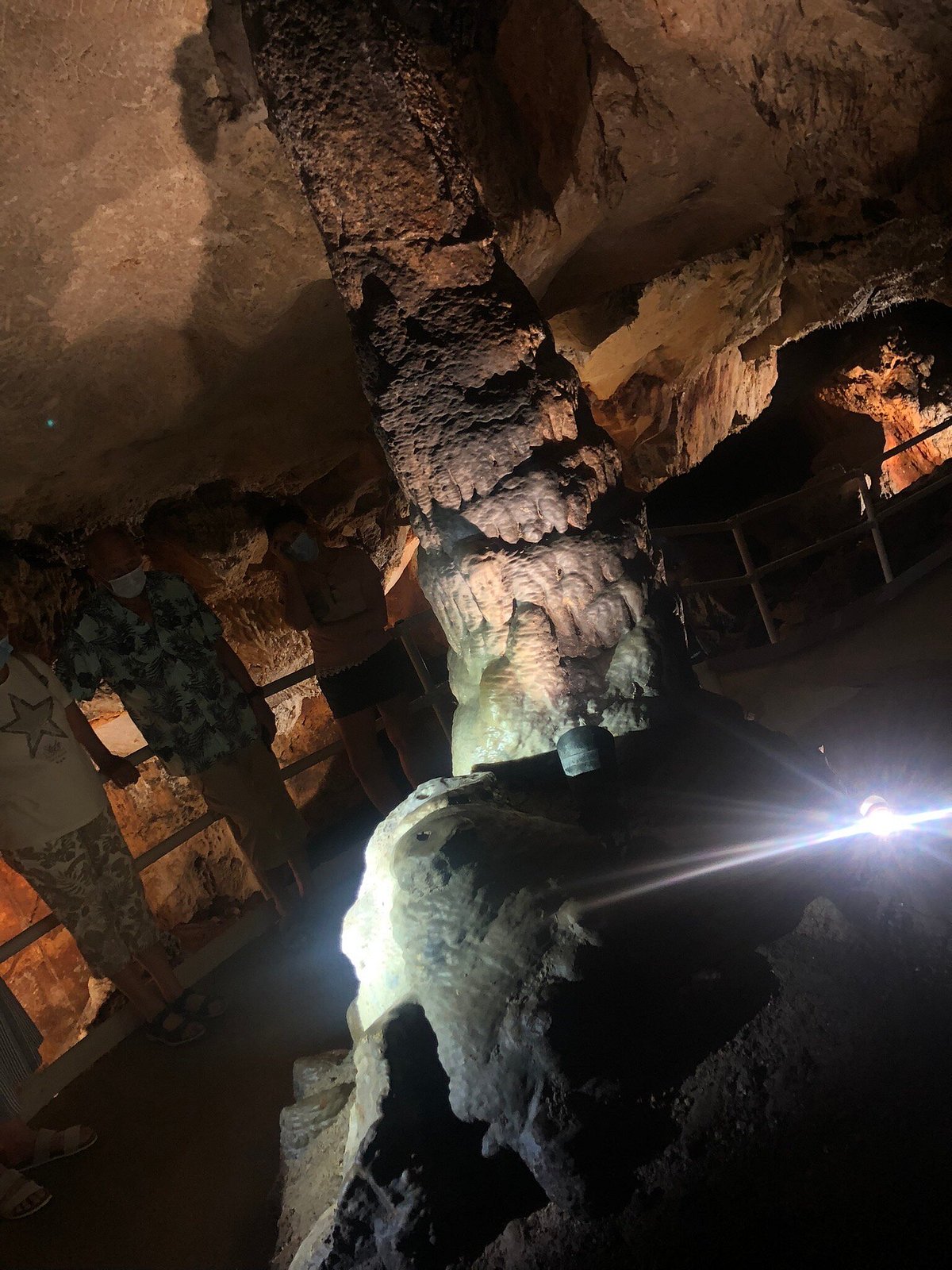 Visita guidata della grotta Cova de s'Aigua di Minorca - Hellotickets