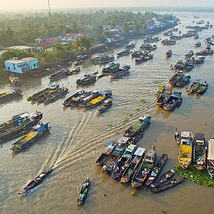 LV_TravelBook-Vietnam-Floating market on the Mekong - Evelina  KhromtchenkoEvelina Khromtchenko