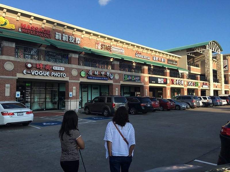 Chinatown shopping center housing food, massage, and other businesses
