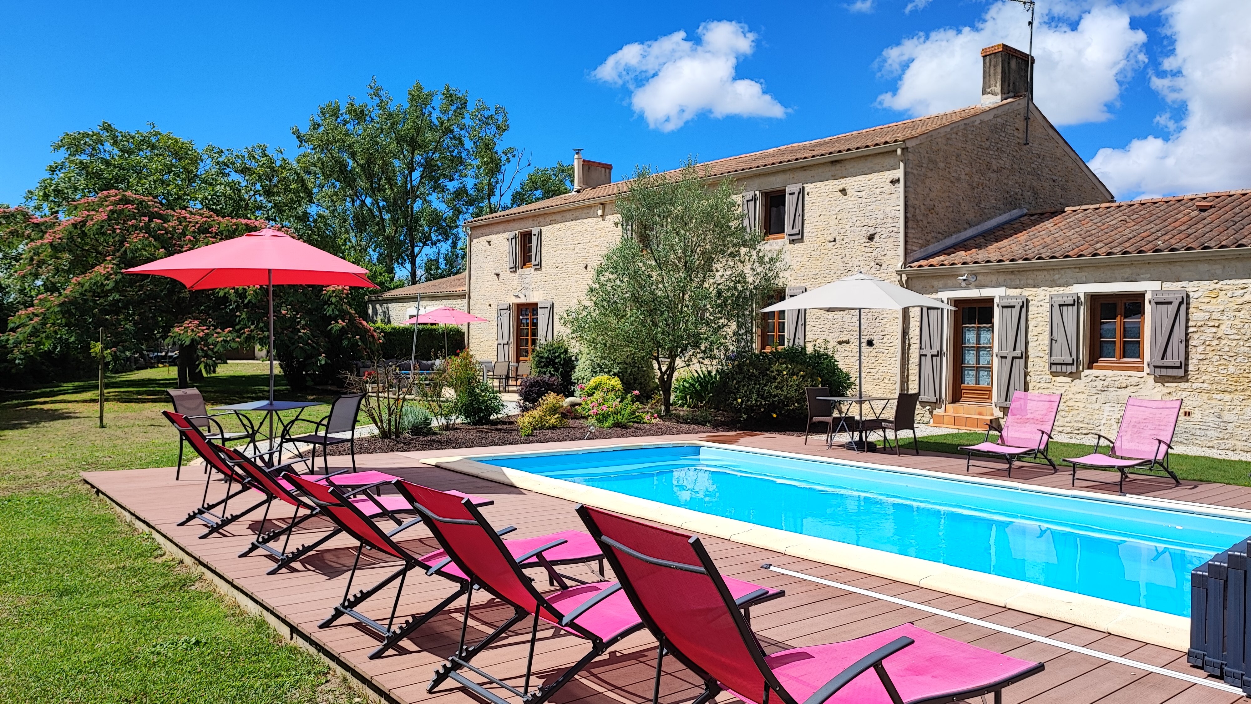 AU CLOS DES TEMPLIERS B&B (Puyravault) : Tarifs 2024 Et 25 Avis