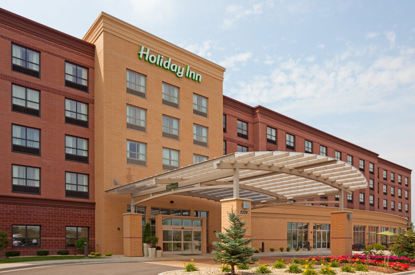 HOLIDAY INN MADISON AT THE AMERICAN CENTER, AN IHG HOTEL $104 ($̶1̶3̶2̶ ...