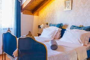 Room & Suite