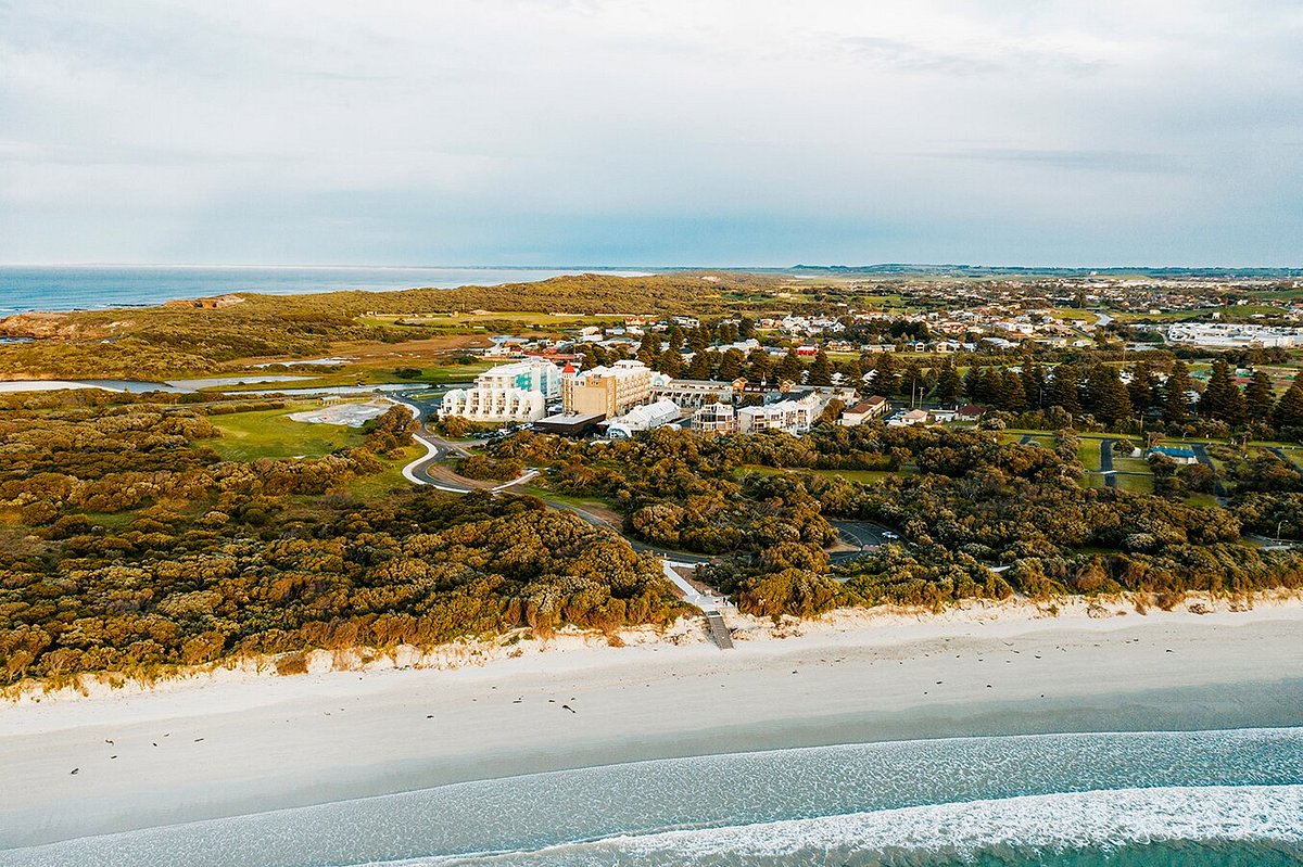 Deep Blue Hot Springs in Warrnambool is offering an after dark