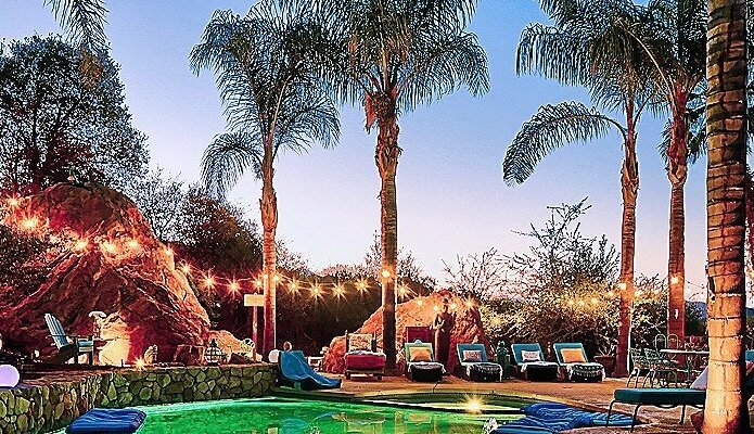 Pool & Jacuzzi at night 