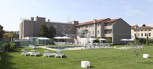 Hotel Franz in Gradisca d'Isonzo, image may contain: Grass, Neighborhood, Lawn, Backyard