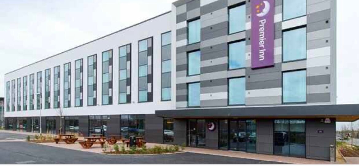 PREMIER INN SLOUGH CENTRAL SOUTH (WINDSOR ROAD) HOTEL - Updated 2022