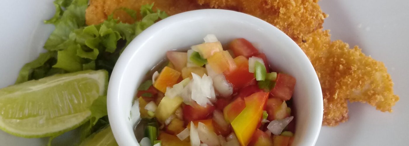 Passava várias vezes em frente a esse lugar e por indicação fui saborear o delicioso peixe frito e de fato estava uma delicia juntamente com as guarnições mais acho que seria ideal o peixe frito ser acompanhado com feijão verde ou tropeiro ao inves de feijoada.. Mais mesmo assim estava de parabéns pela comida.