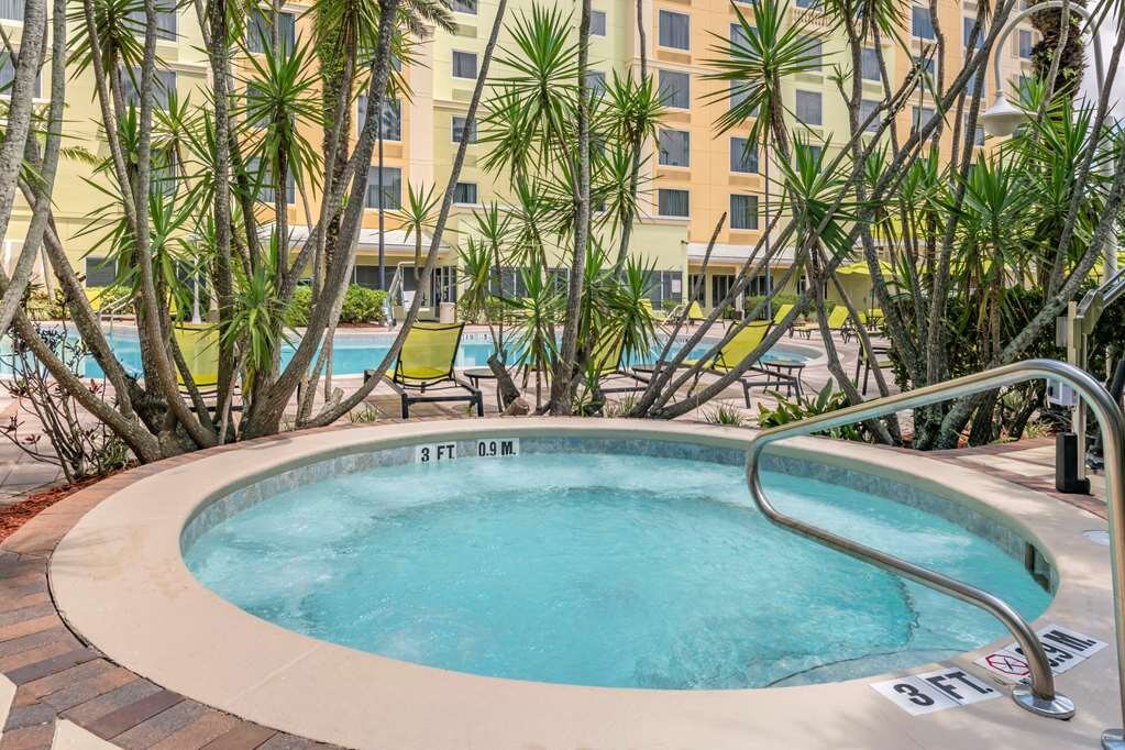 Hotel photo 56 of Comfort Suites Maingate East.