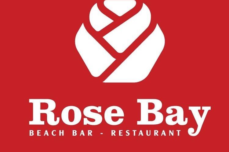 Nhà hàng Vườn bia Hoa hồng Rose Bay chuyên cung cấp những món ăn hải sản tươi ngon với view ngắm trọn vẹn vẻ đẹp bãi biển Tuần Châu