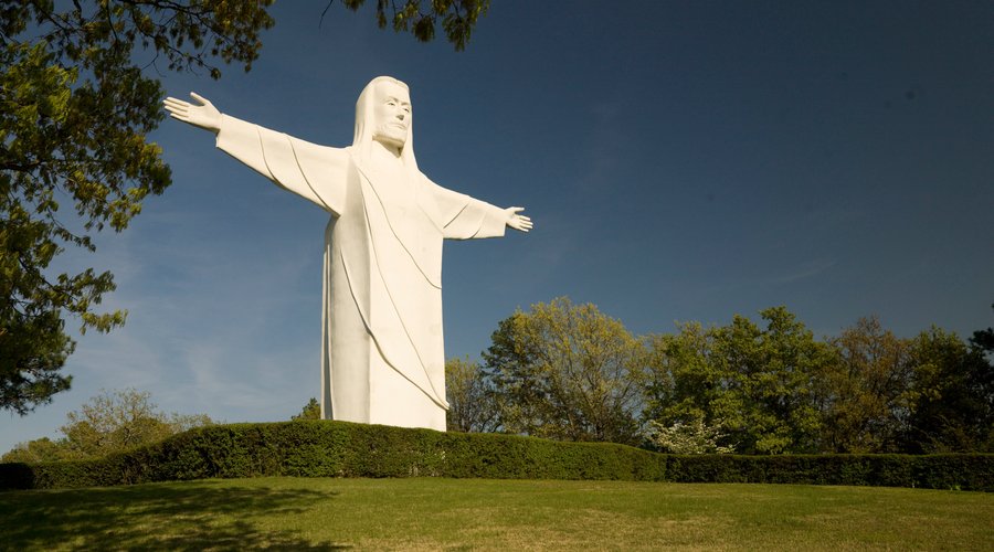 The Christ of the Ozarks can be visited all year long.