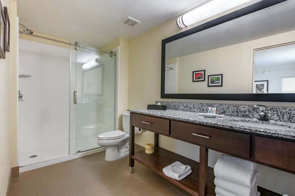 Hotel photo 64 of Comfort Suites Maingate East.