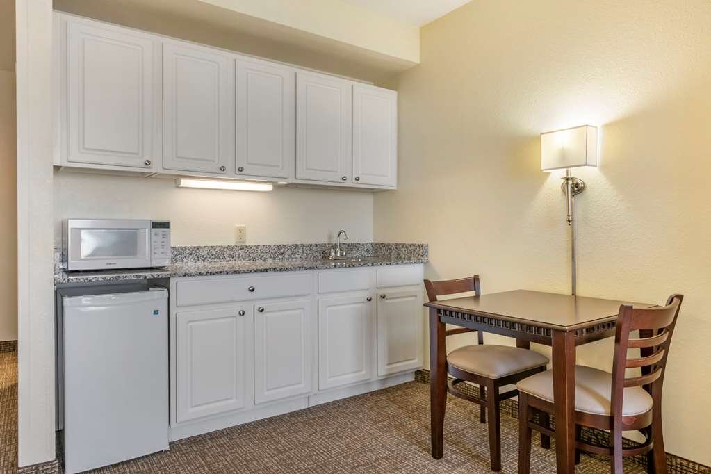 Hotel photo 58 of Comfort Suites Maingate East.