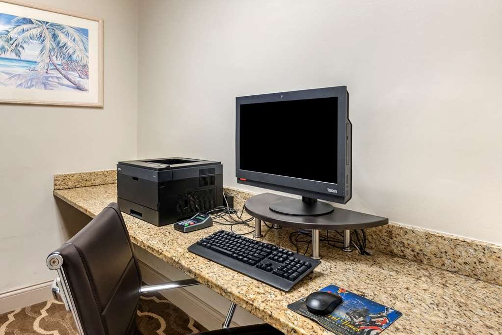 Hotel photo 63 of Comfort Suites Maingate East.