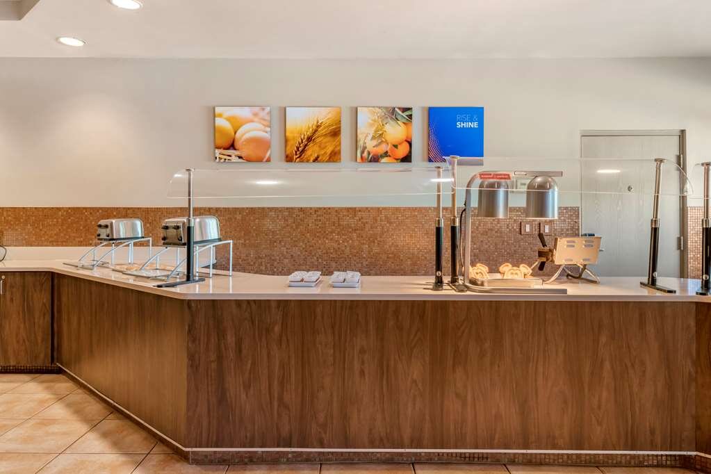 Hotel photo 69 of Comfort Suites Maingate East.