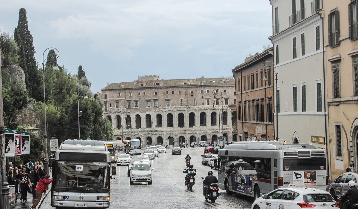 Vehicles on the streets of Rome
