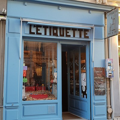 L’Etiquette Paris store front