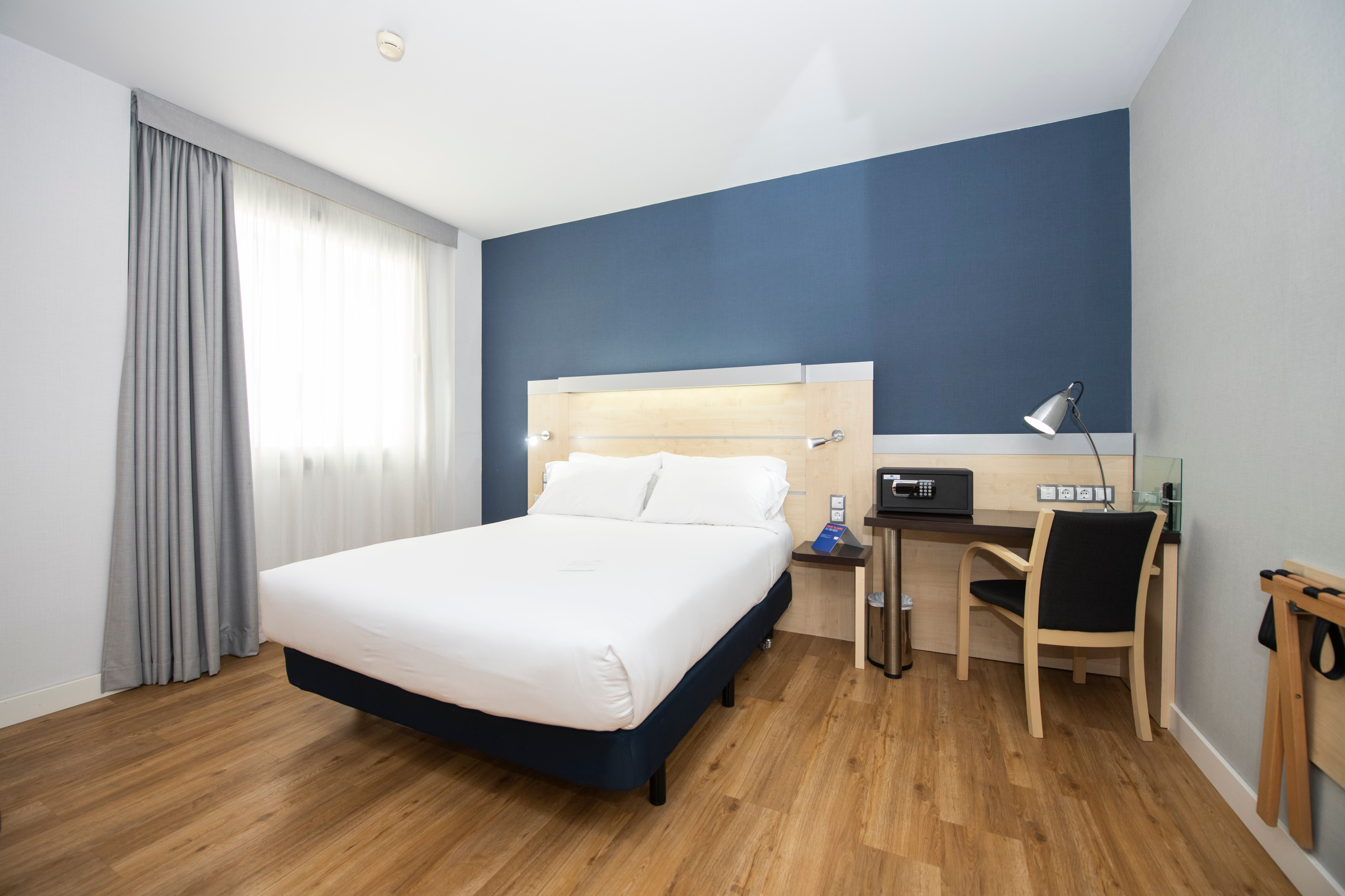 HOLIDAY INN EXPRESS BARCELONA CITY 22 AN IHG HOTEL Updated 2022   Guest Room 