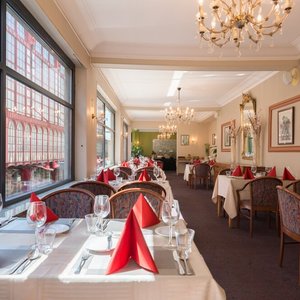 Restaurant in Century Hotel with a great view at the beautiful trainstation of Antwerp.