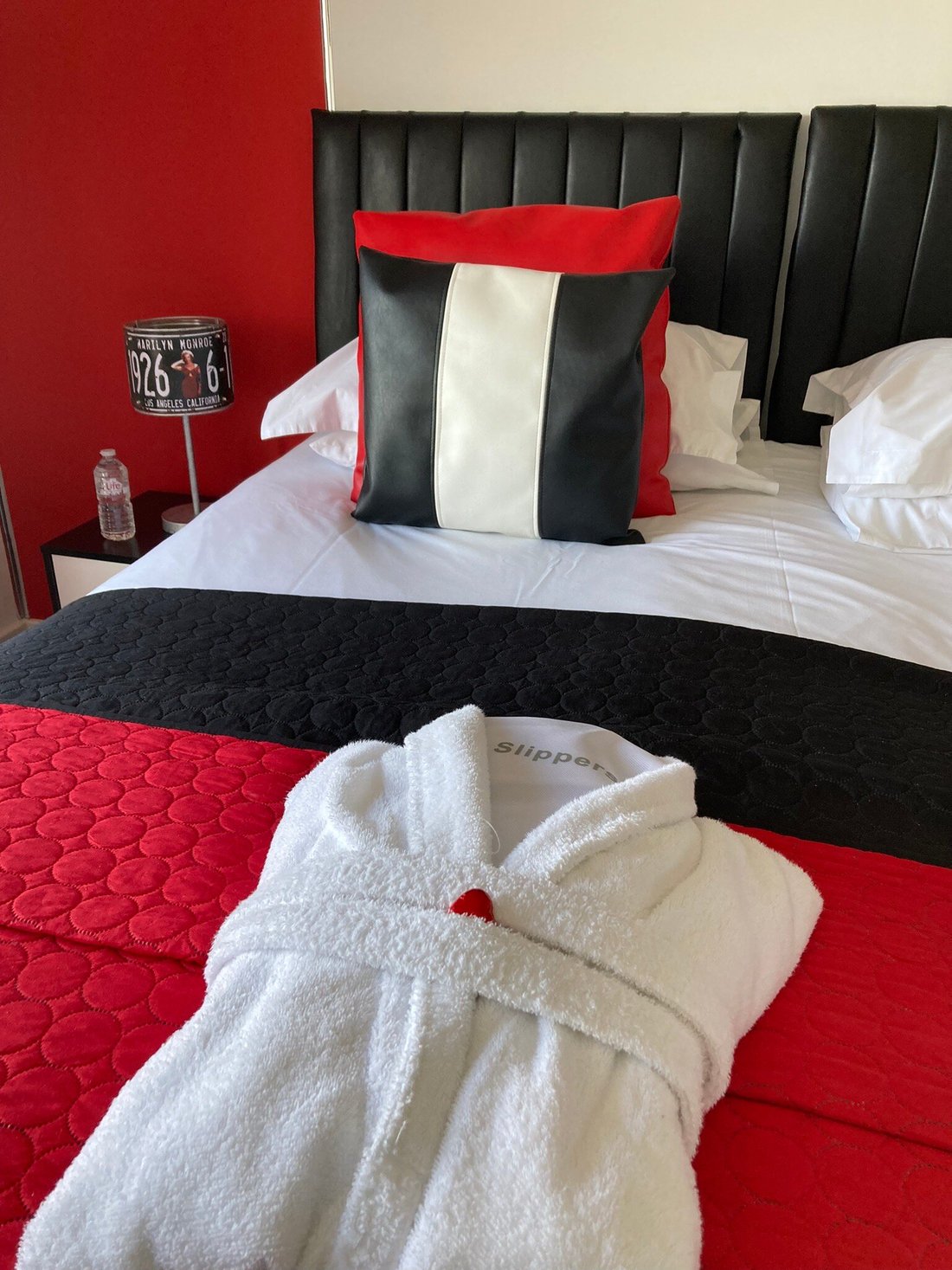 CADILLAC KUSTOMZ HOTEL - Updated 2025 Reviews, Photos & Prices - Cadillac Kustomz Hotel 4 In A Bed