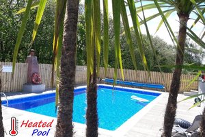 Pool & Beach