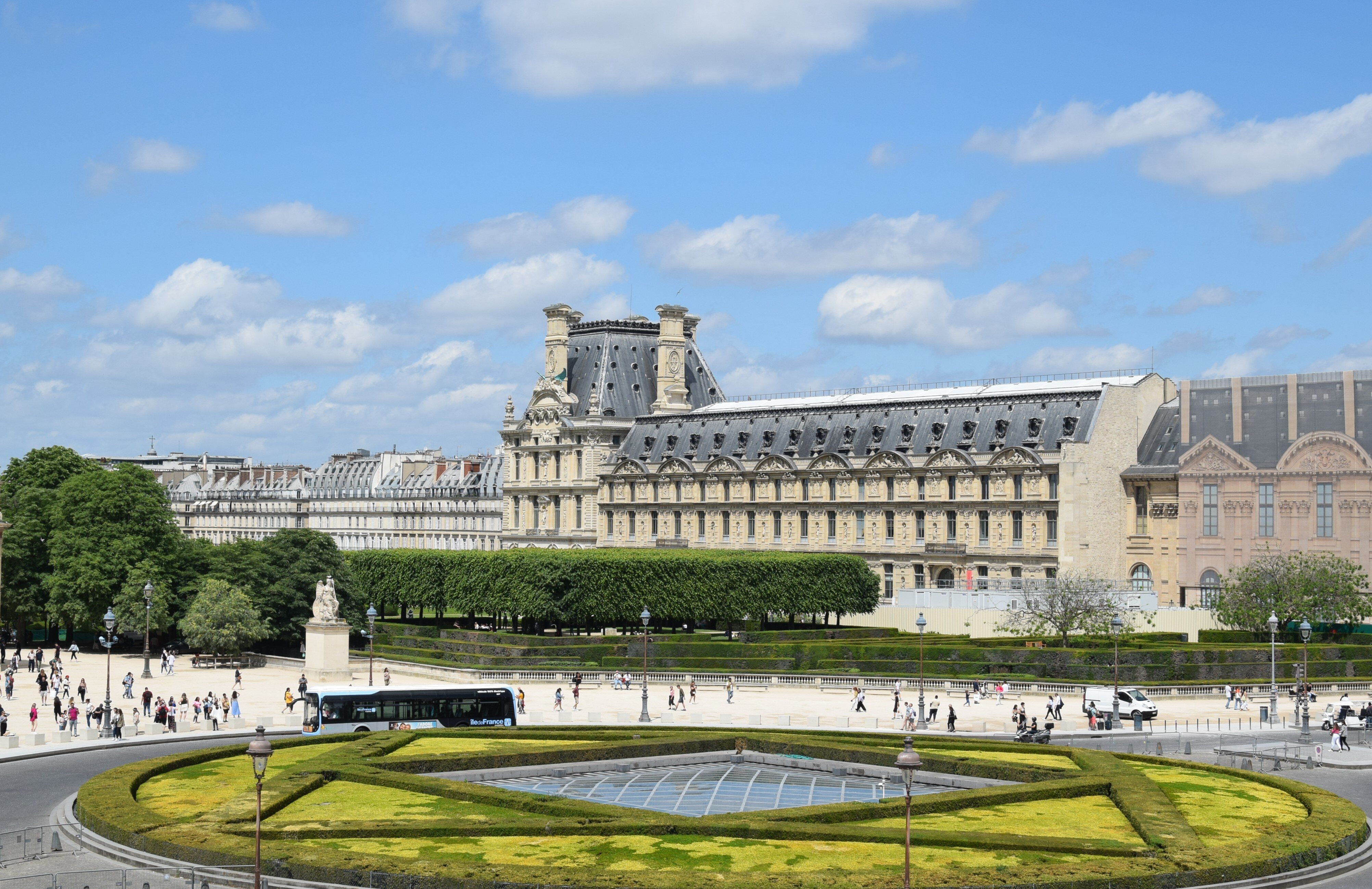 The Tuileries and the Carrousel online du Louvre - Paris