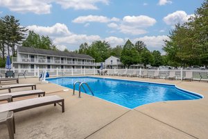 Pool & Beach