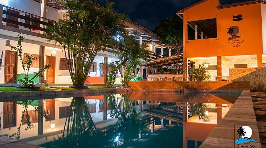 Boasting an outdoor swimming pool, garden and free WiFi, Pousada Encantos da Lua is set in Pipa, 500 metres from Praia do Amor beach. Featuring family rooms, this property also provides guests with a terrace.
 
 At the guest house, rooms include a patio with a garden view and are equipped with a private bathroom with a shower. All units provide pool views or garden view.
 
 Praia do Amor is 500 metres from the accommodation. The nearest airport is São Gonçalo do Amarante International Airport, 64 km